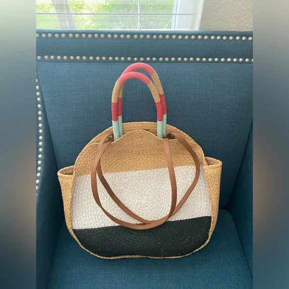 Time and Tru Bags Nwot Time Tru Straw Circle Tote Handles